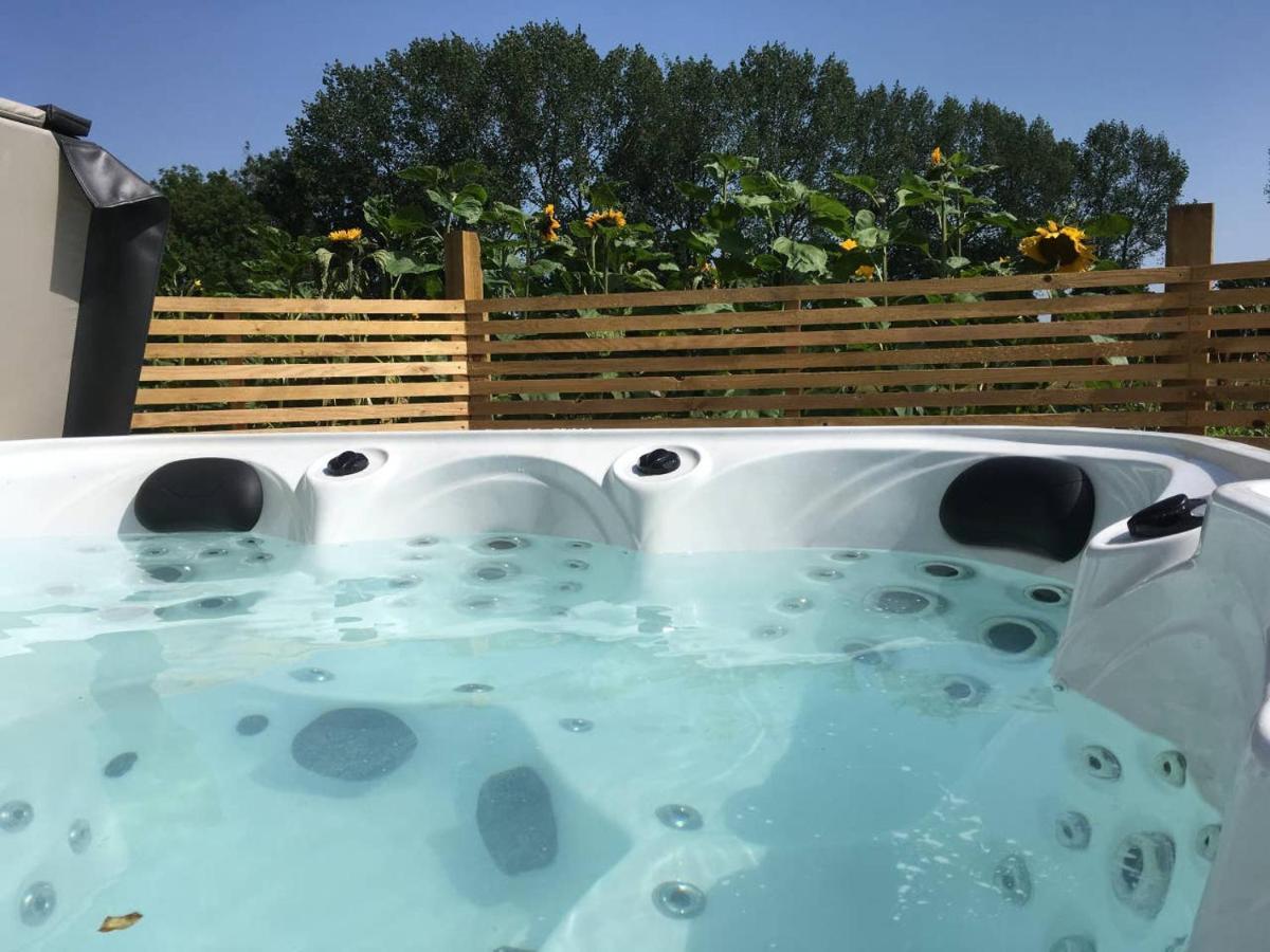 Moors Wood Relaxing ,Tranquil Retreat With Hot Tub Villa Chippenham  Exterior photo
