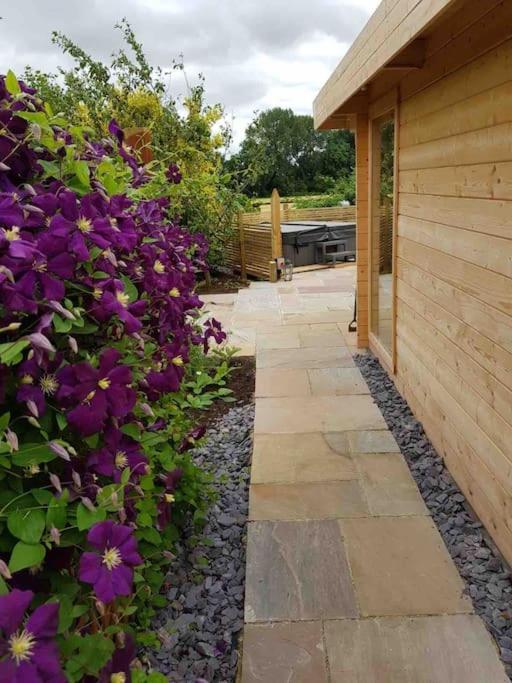 Moors Wood Relaxing ,Tranquil Retreat With Hot Tub Villa Chippenham  Exterior photo