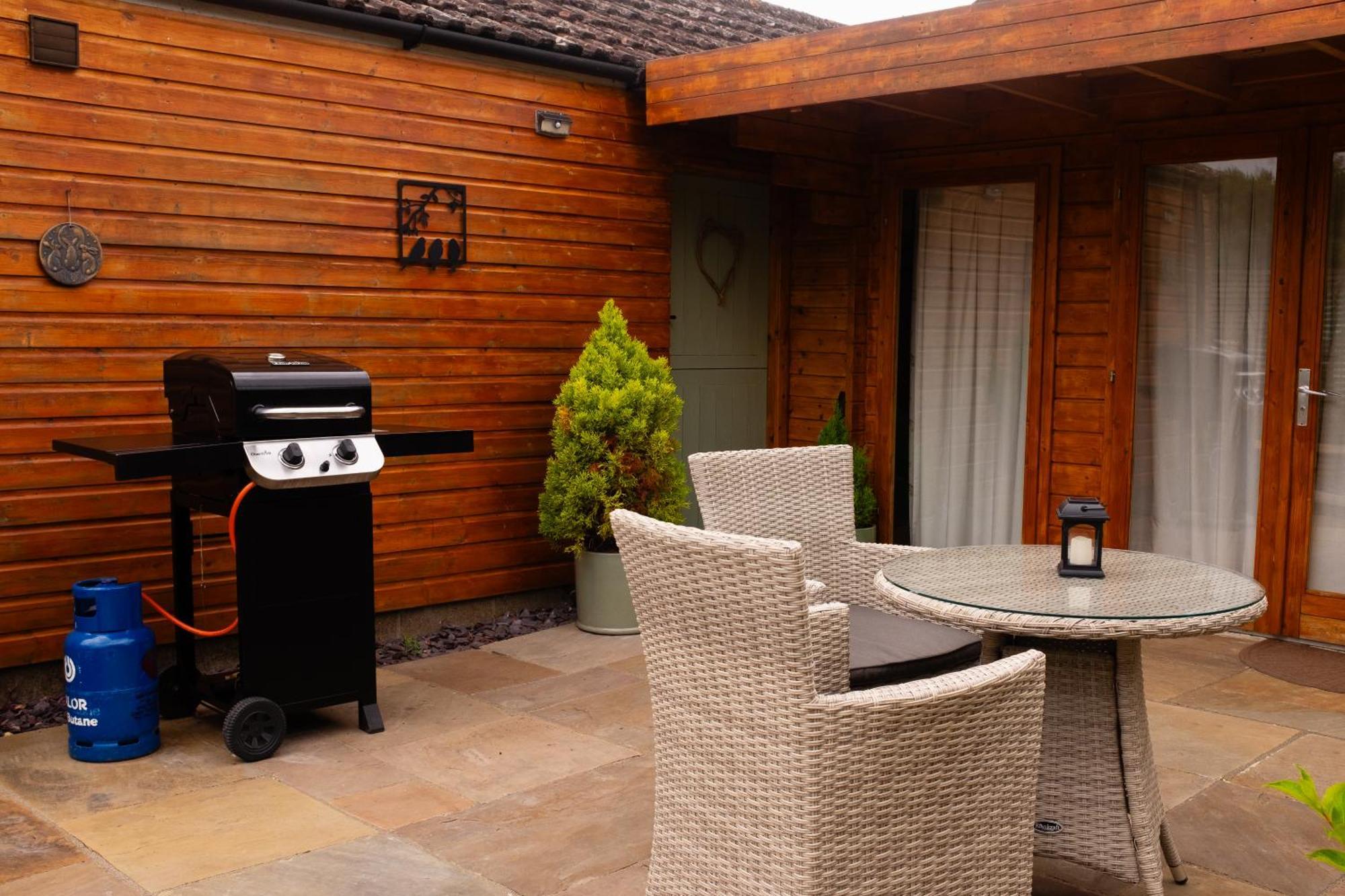 Moors Wood Relaxing ,Tranquil Retreat With Hot Tub Villa Chippenham  Exterior photo