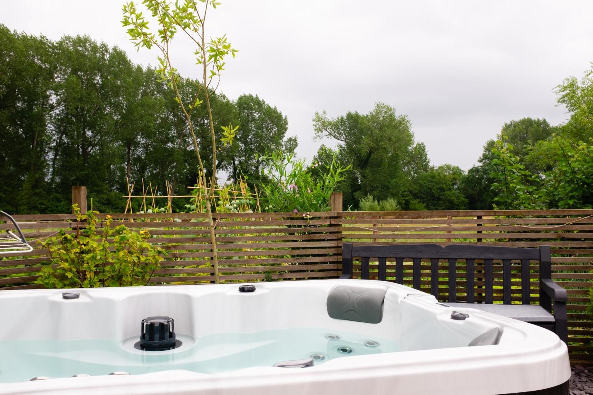 Moors Wood Relaxing ,Tranquil Retreat With Hot Tub Villa Chippenham  Exterior photo